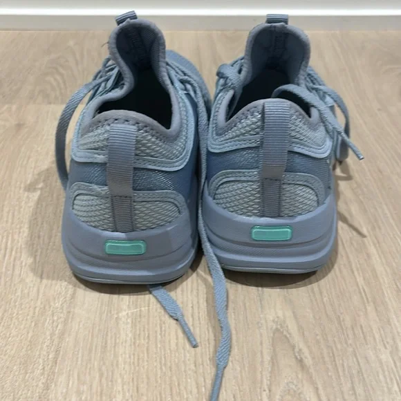 Womens Puma Sneakers - Picture 4 of 6